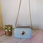 Cartera cuadrada celeste